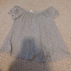 ⭐️Off the shoulder top